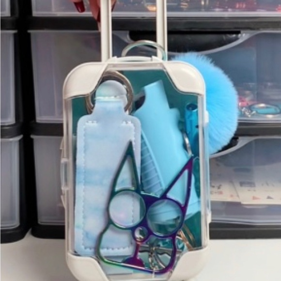 Self Defense Mini Bag with Self Defense - Spray, key knife, And more! 10 in 1 - Picture 2 of 3